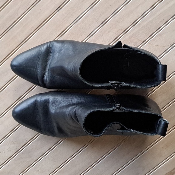 GAP Black Classic Comfy Pointy Toe Side Zip Women's Chelsea Ankle Boots - Picture 2 of 8